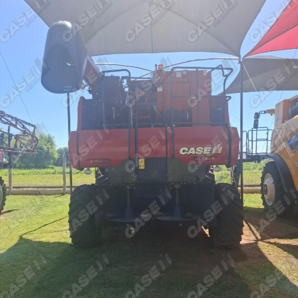 Case IH 5150 Axial-Flow Combine Harvester