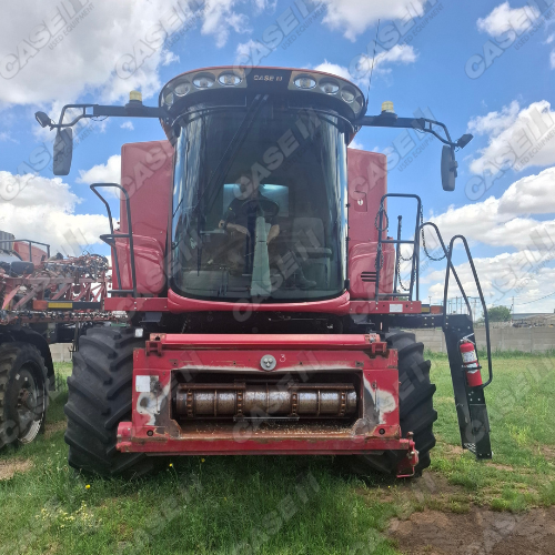 Case IH 8230 Axial-Flow Combine Harvester