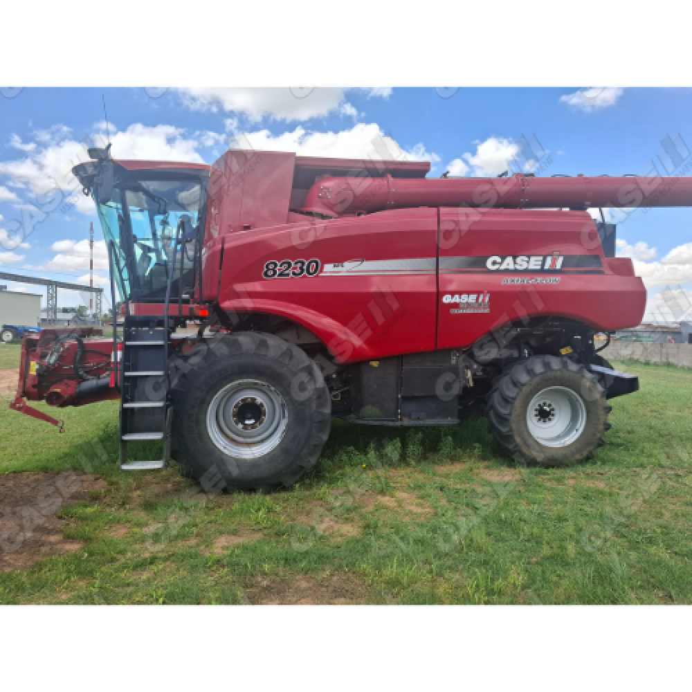 Case IH 8230 Axial-Flow Combine Harvester
