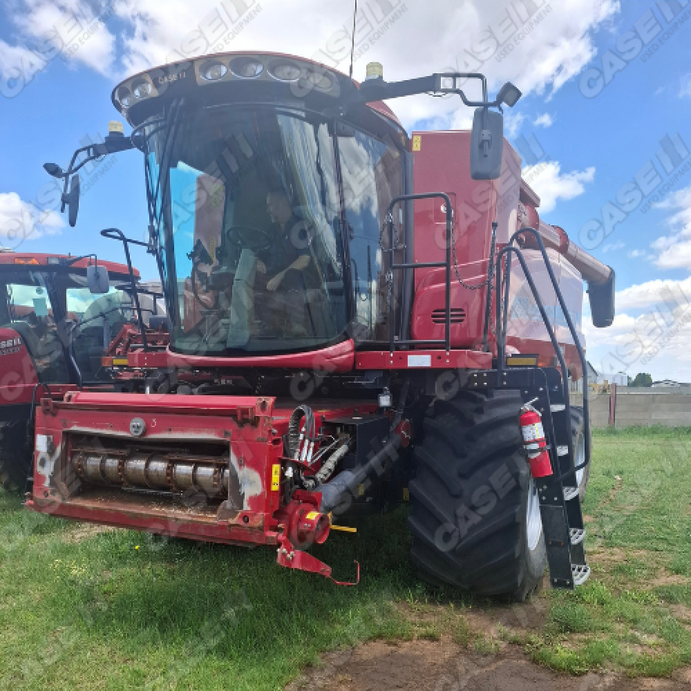 Case IH 8230 Axial-Flow Combine Harvester