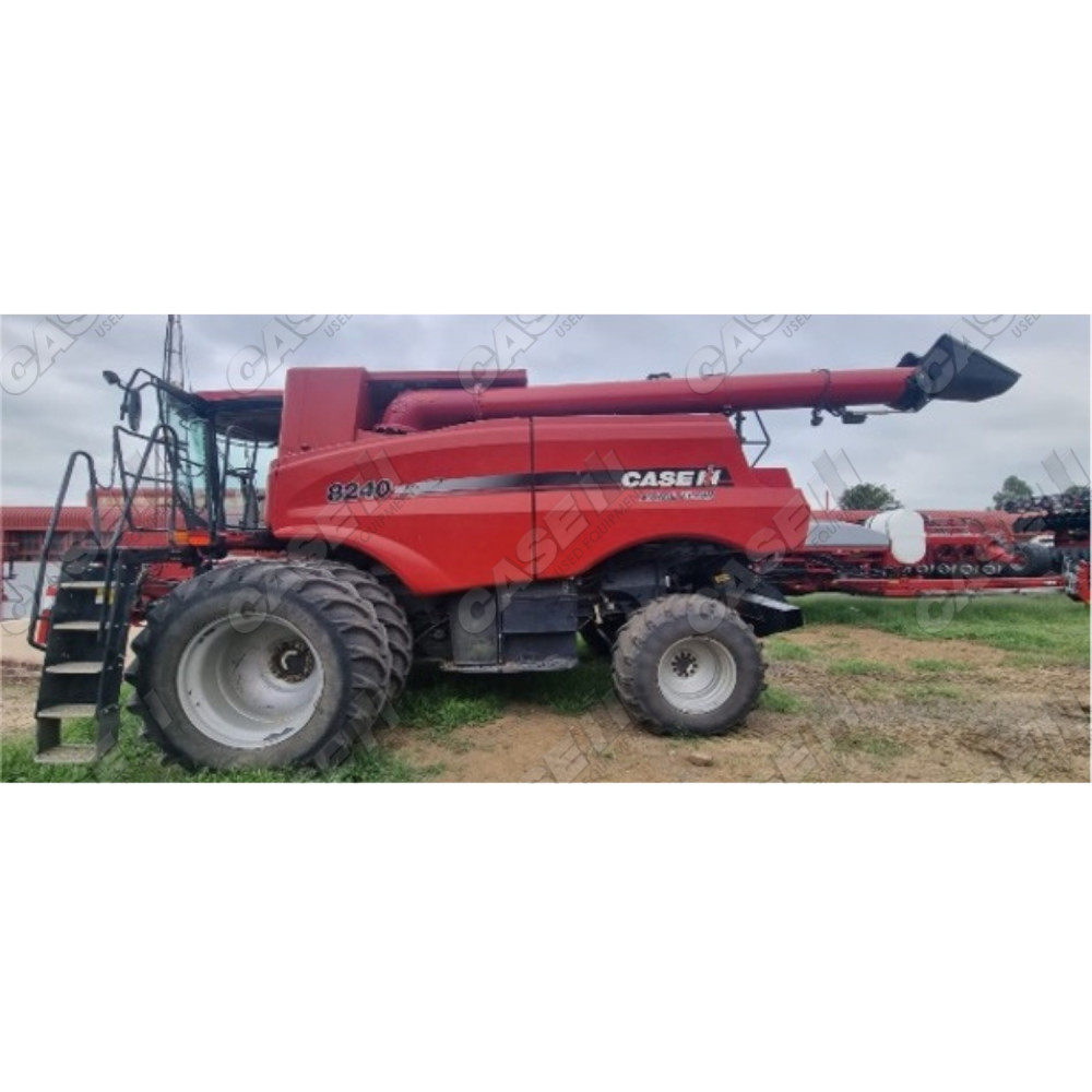 CASE IH 8240 COMBINE