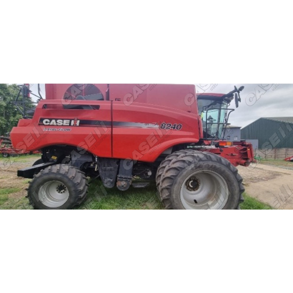 CASE IH 8240 COMBINE