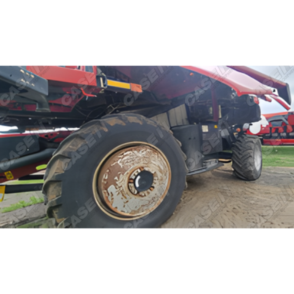 CASE IH 8240 COMBINE