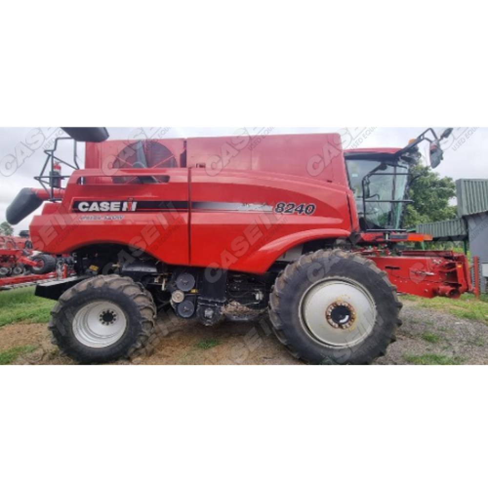 CASE IH 8240 COMBINE