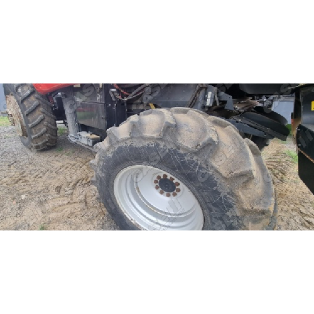 CASE IH 8240 COMBINE