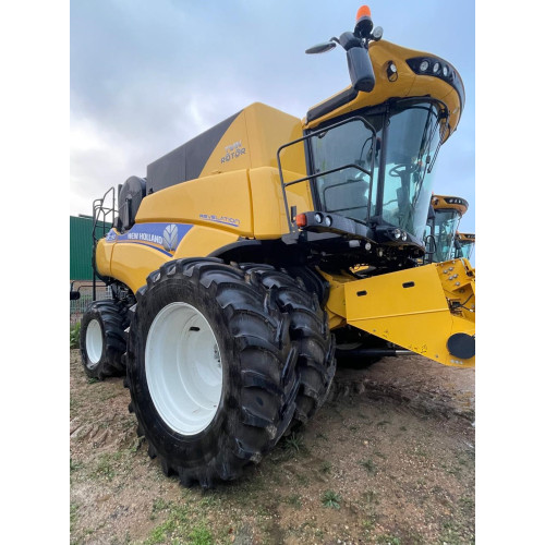 New Holland CR7.90