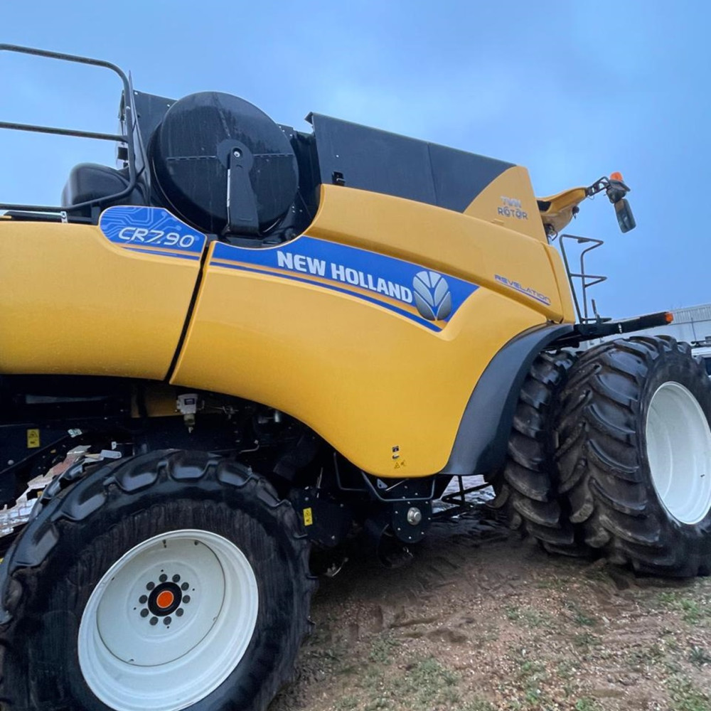 New Holland CR7.90