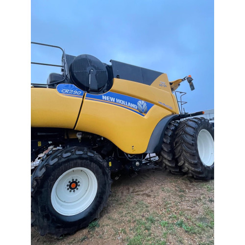 New Holland CR7.90