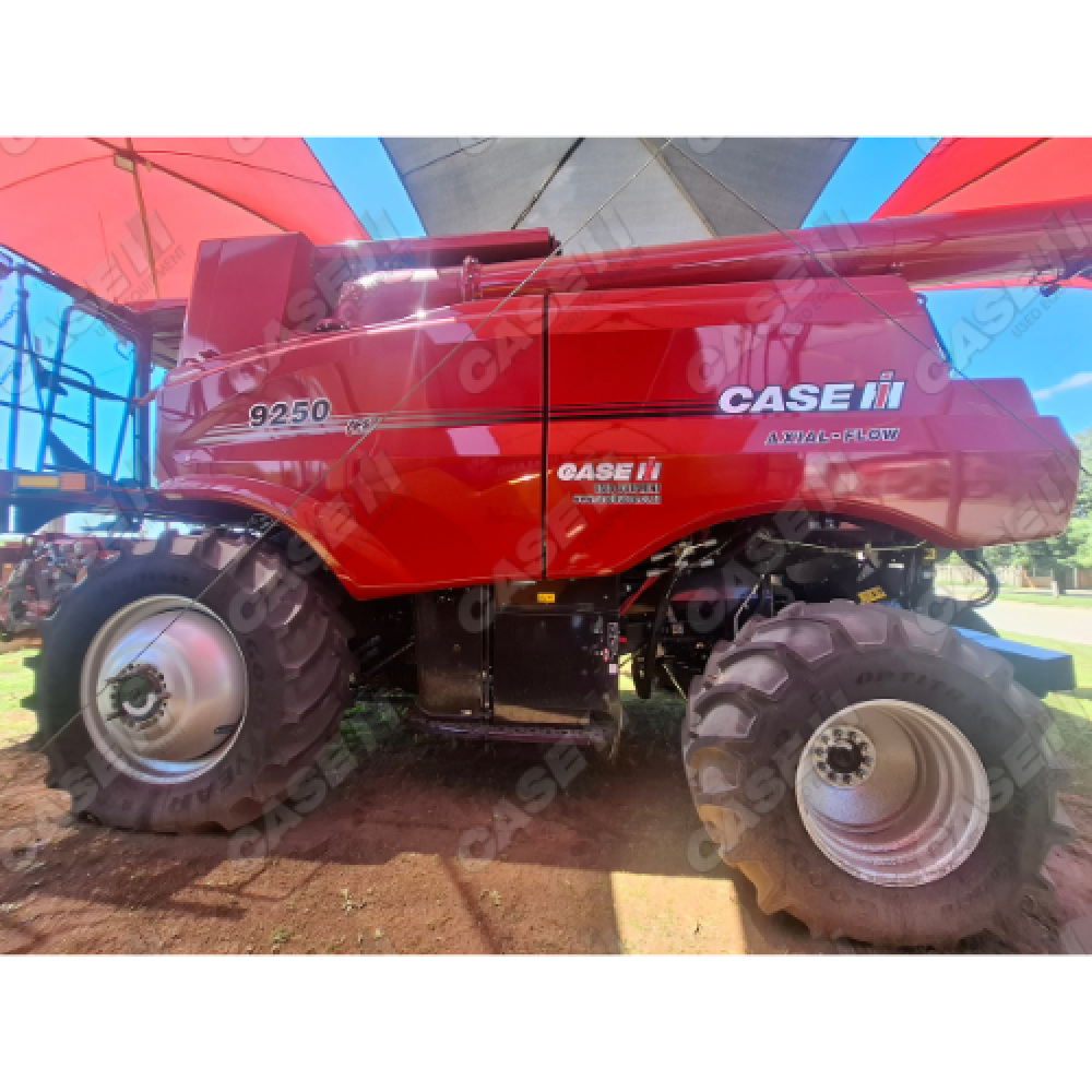 Case IH 9250 Axial-Flow Combine Harvester