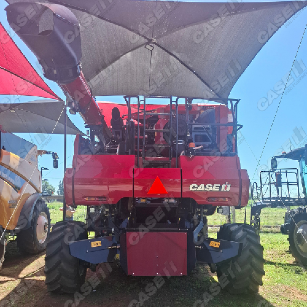 Case IH 9250 Axial-Flow Combine Harvester