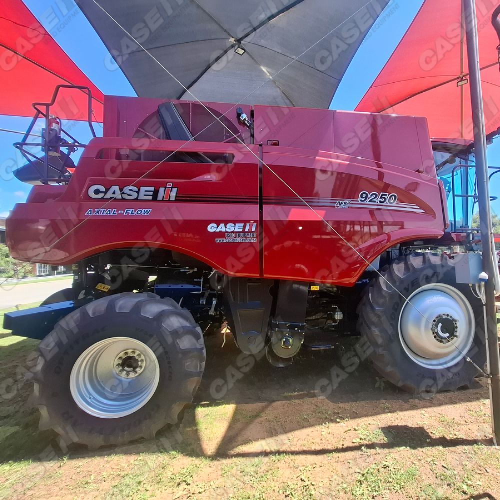 Case IH 9250 Axial-Flow Combine Harvester