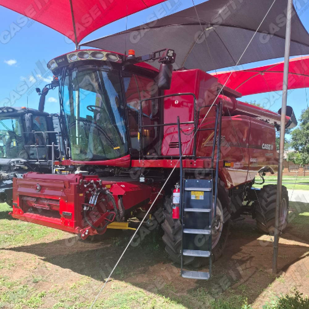 Case IH 9250 Axial-Flow Combine Harvester