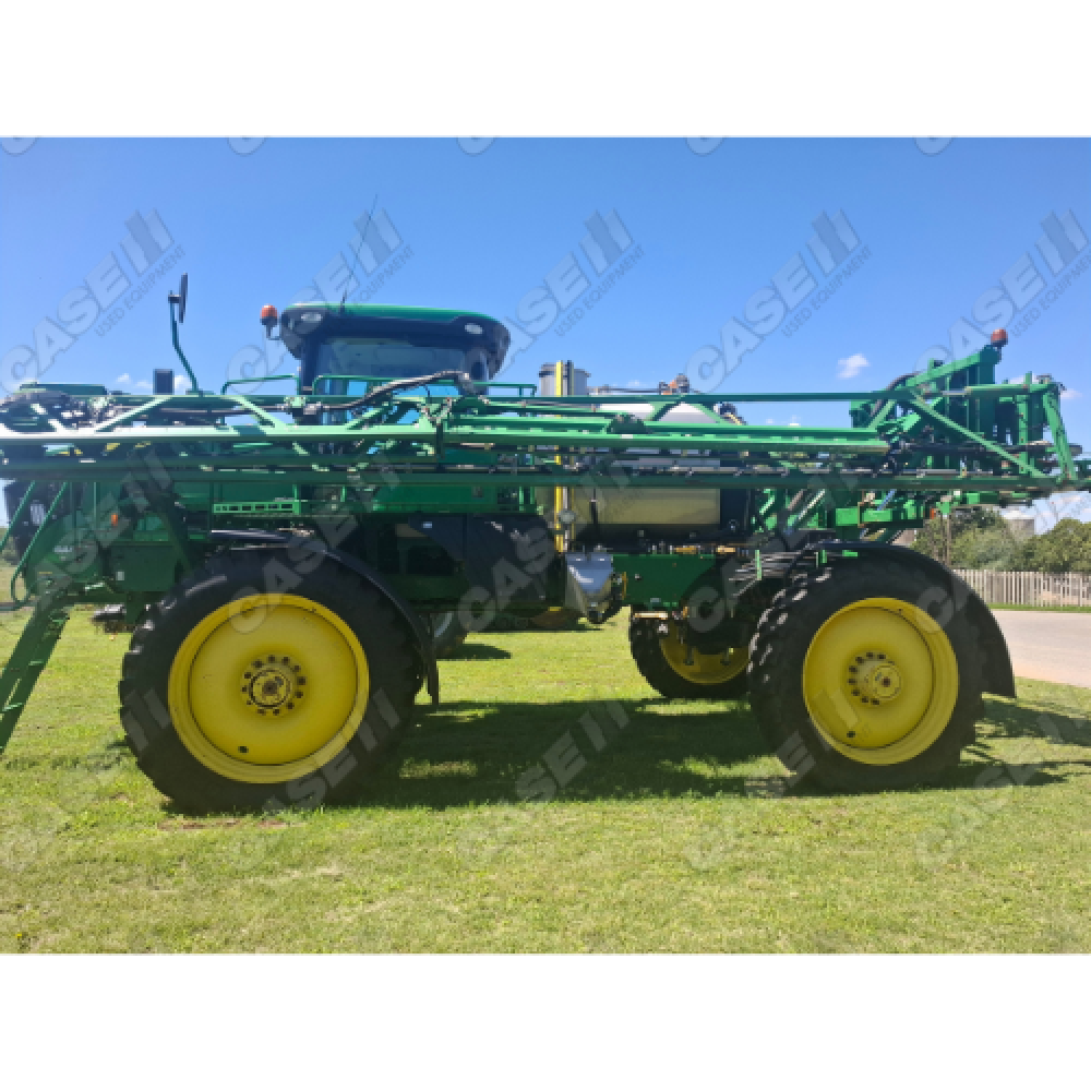 John Deere R4038 Self-Propelled Sprayer