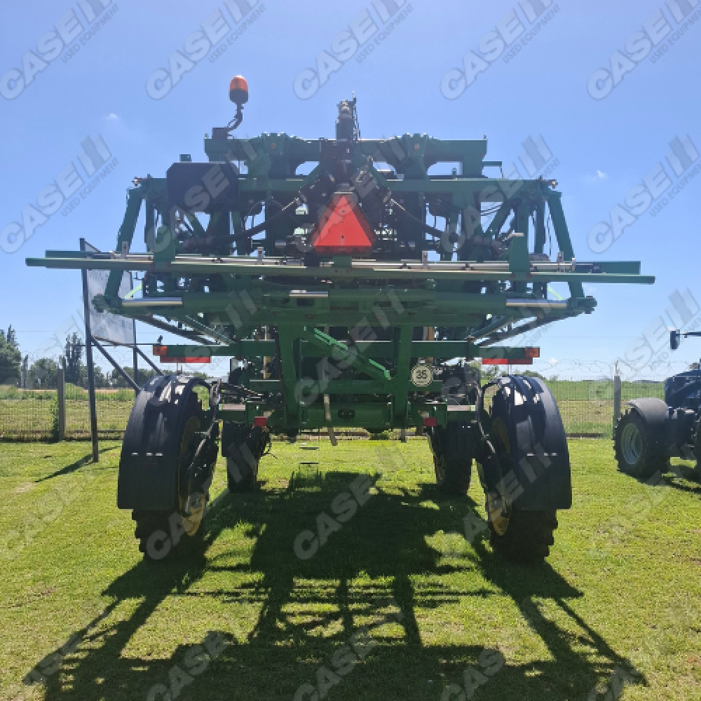 John Deere R4038 Self-Propelled Sprayer