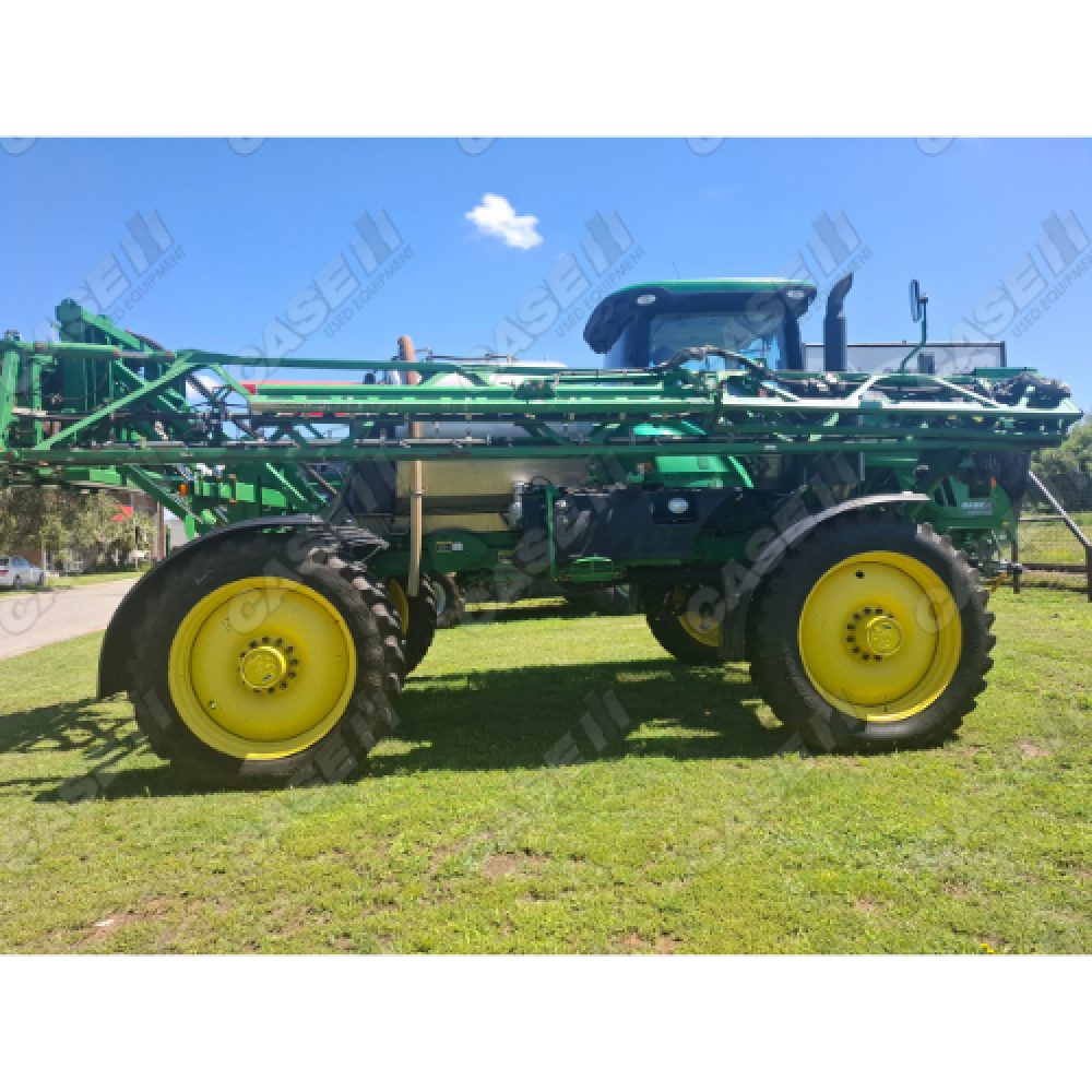 John Deere R4038 Self-Propelled Sprayer