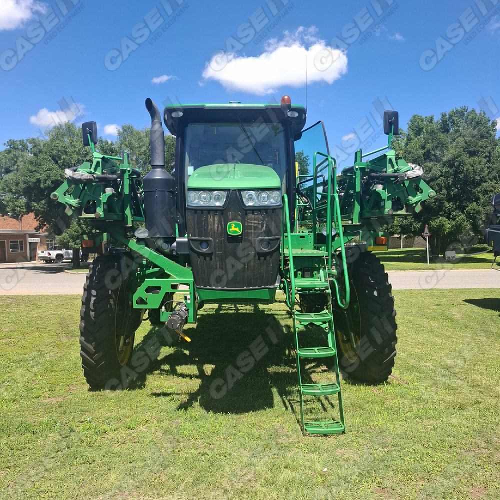 John Deere R4038 Self-Propelled Sprayer