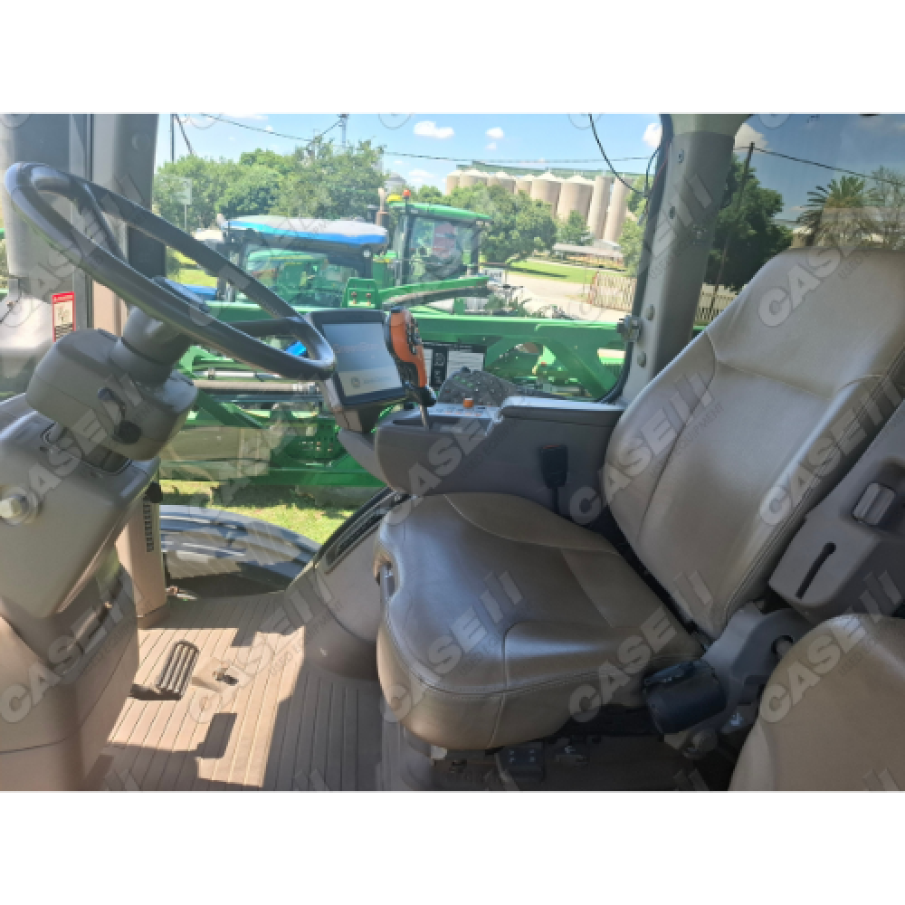 John Deere R4038 Self-Propelled Sprayer