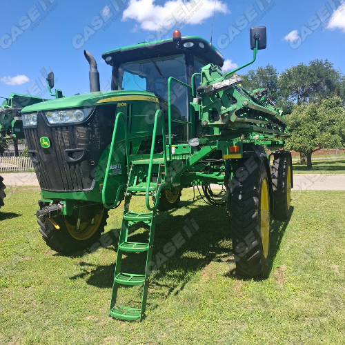 John Deere R4038 Self-Propelled Sprayer