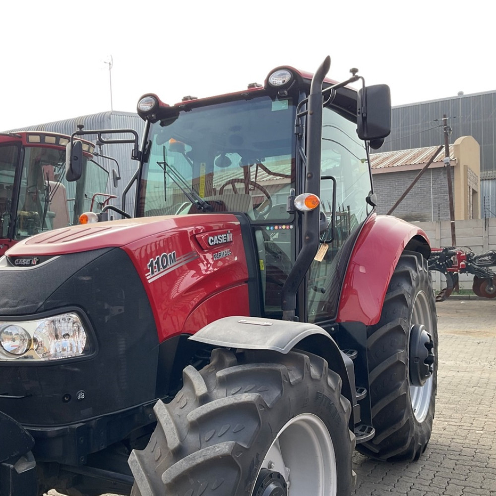 CASE IH Farmall 310M