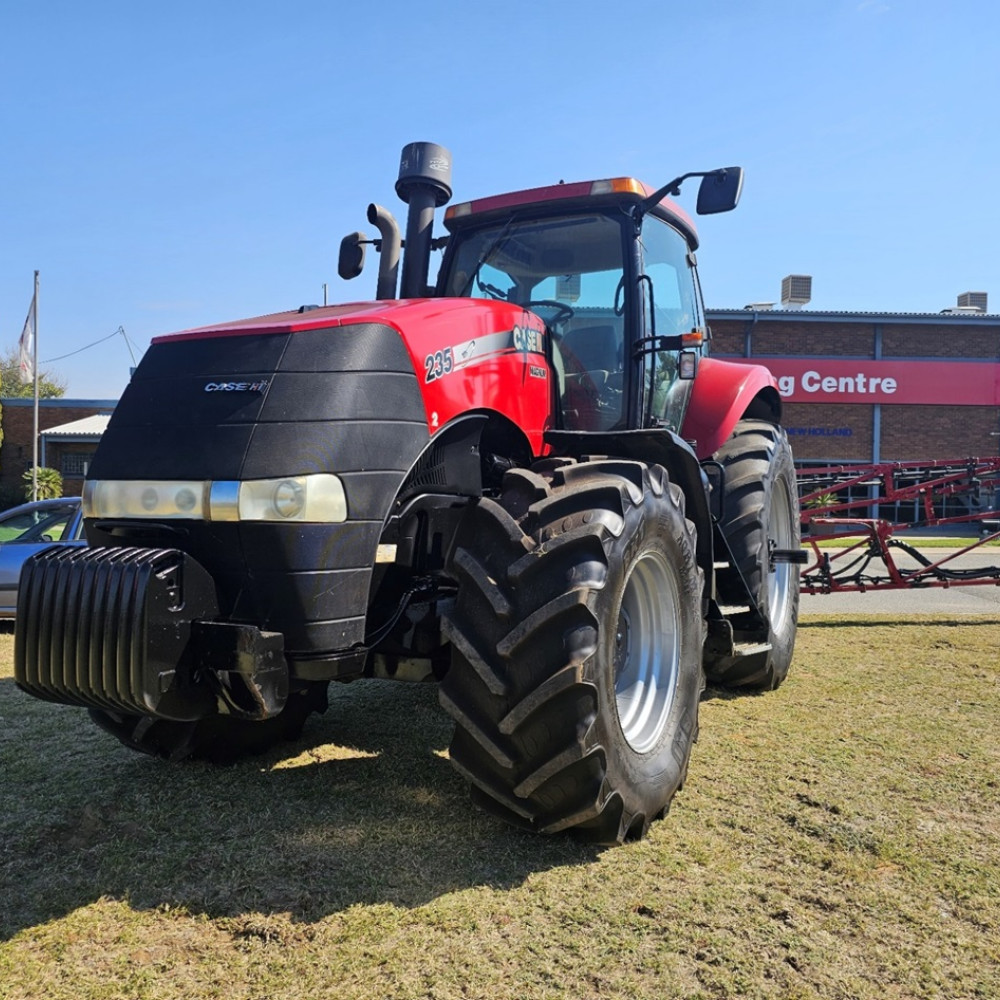 CASE IH Magnum 235