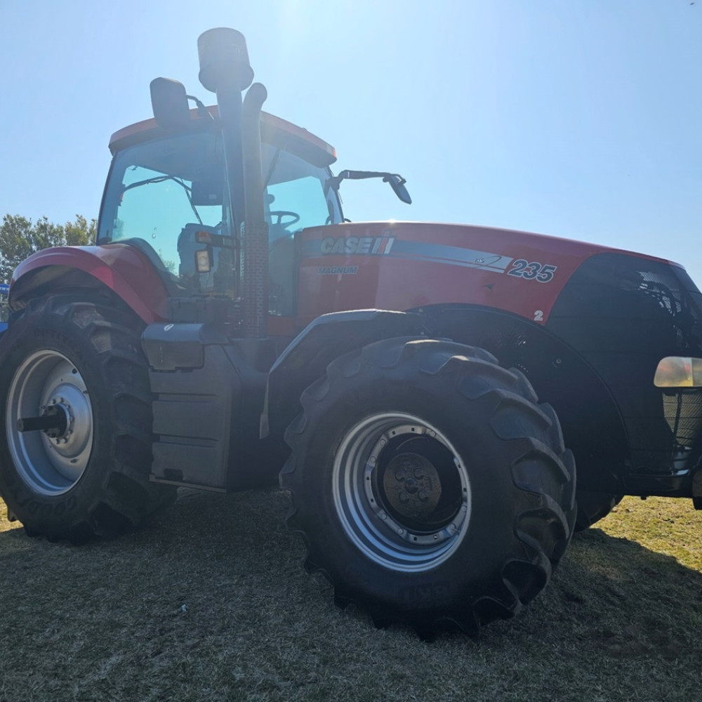 CASE IH Magnum 235