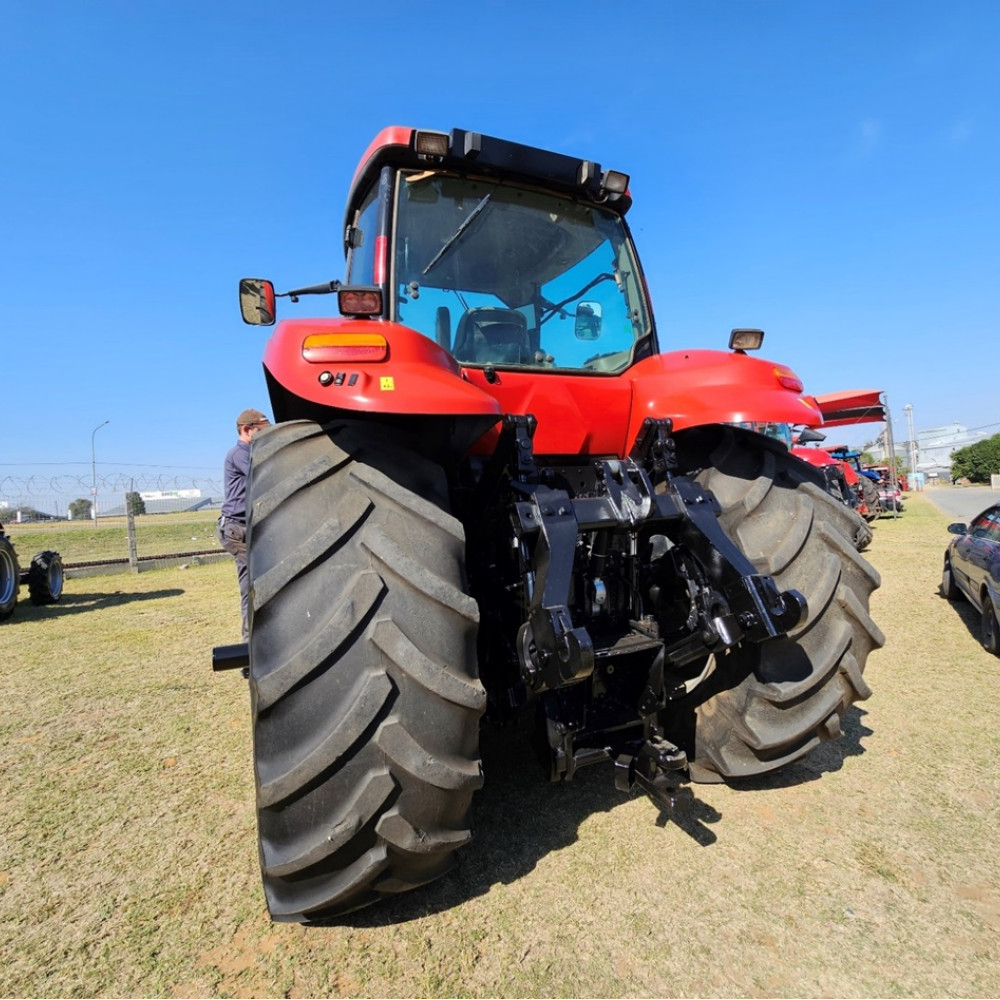 CASE IH Magnum 235